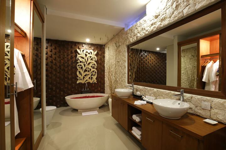 Room 10 of 30