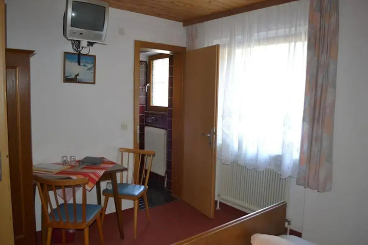 Room 4 of 24
