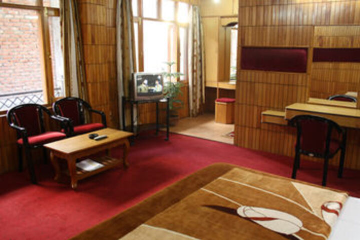 Room 10 of 18