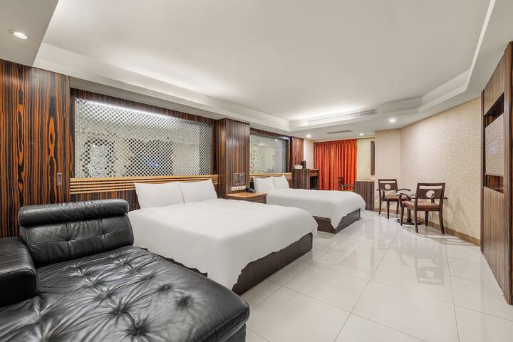Room 44 of 100
