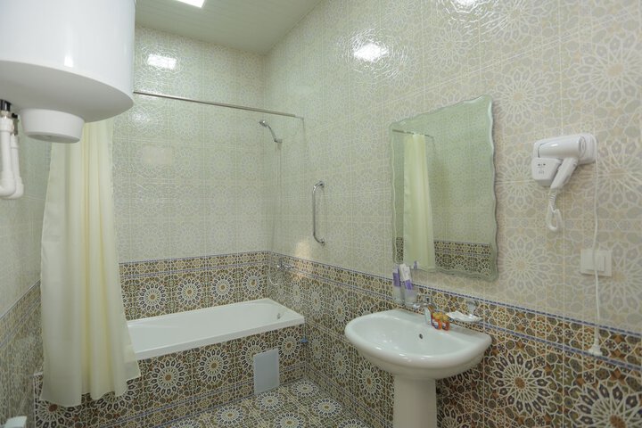 Room 8 of 11