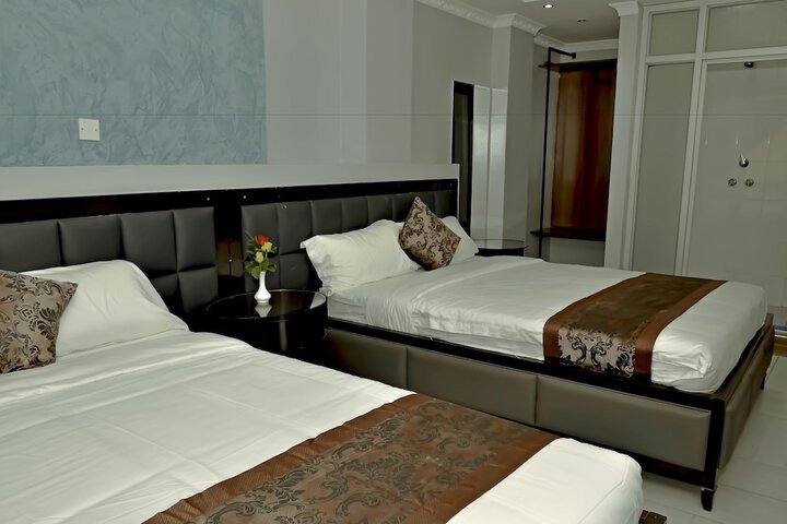Room 12 of 30