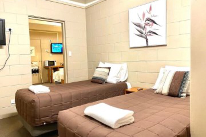 Room 26 of 90