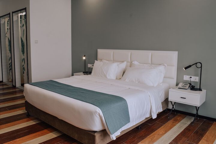 Room 10 of 28