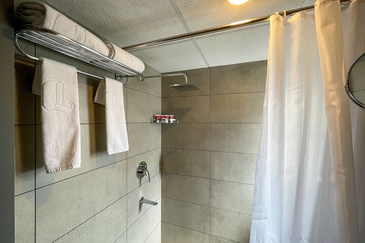 Room 9 of 20