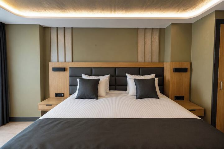 Room 32 of 72