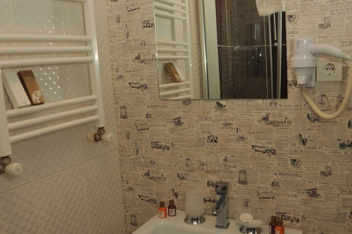 Room 15 of 21