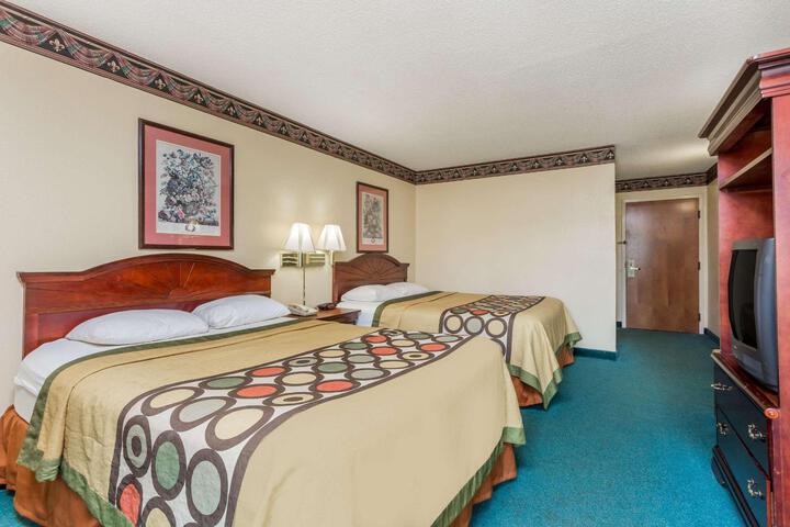1 Queen Bed Mobility Accessible (2 of 14)