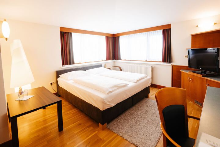 Room 17 of 47