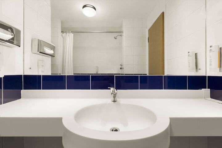 Room 12 of 16