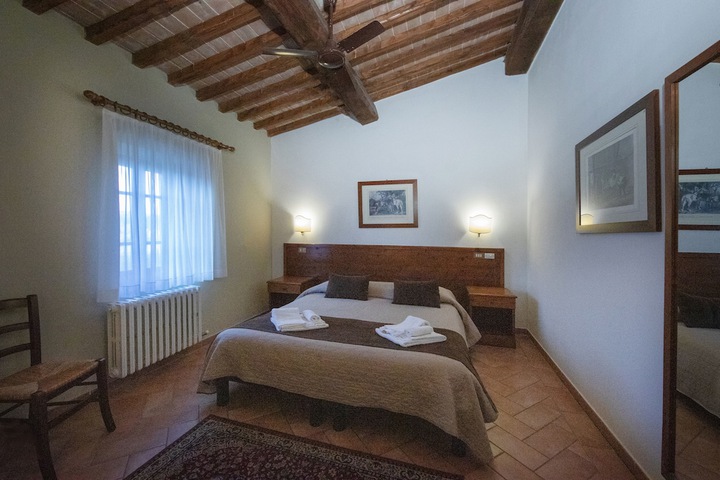 Room 12 of 185