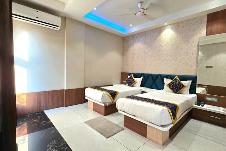 Room 12 of 29