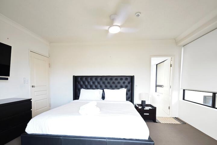 Room 28 of 77