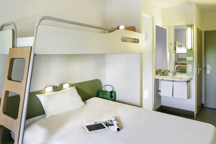 Room 8 of 35