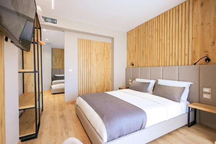 Room 48 of 96