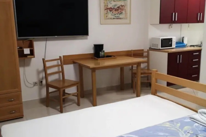 Room 4 of 15