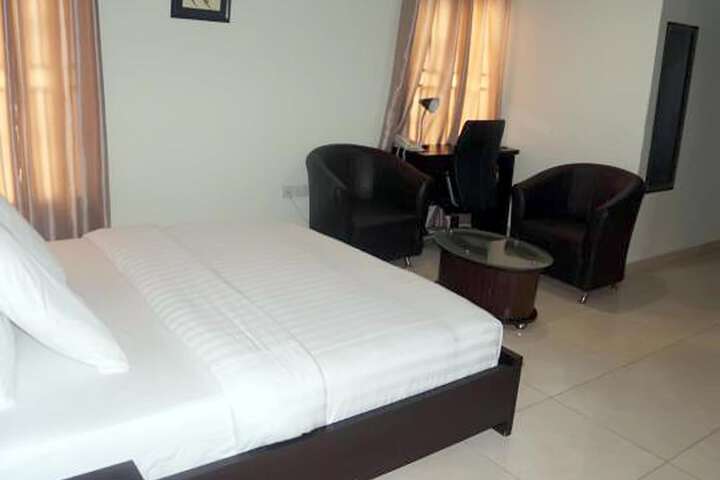 Room 16 of 37