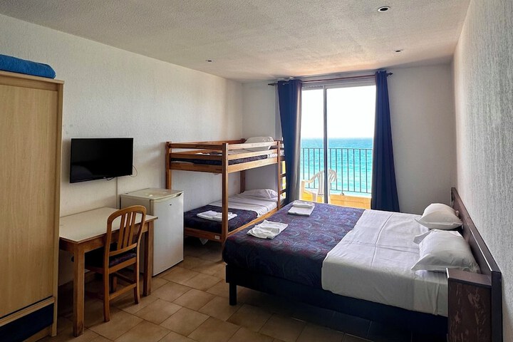 Room 13 of 36
