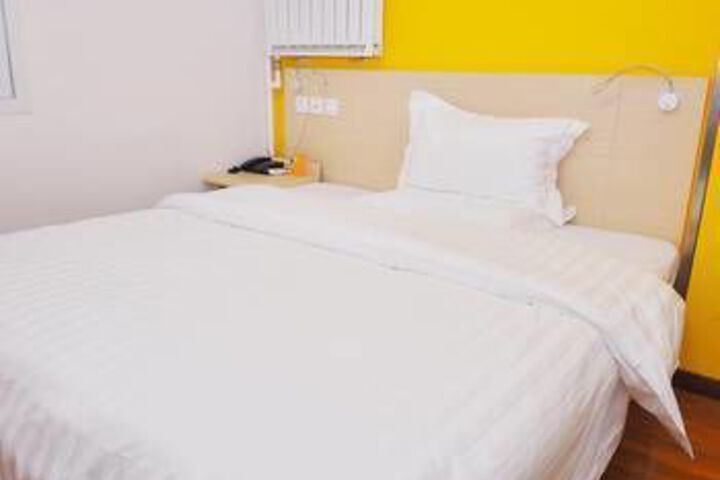 Room 4 of 7