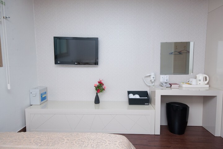 Room 5 of 81
