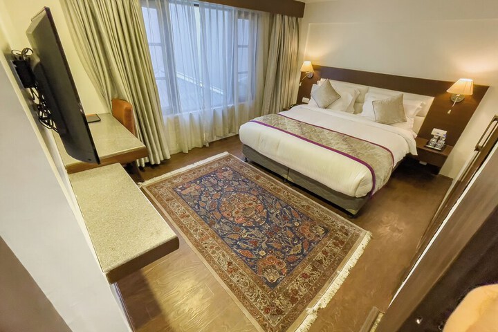 Room 17 of 48