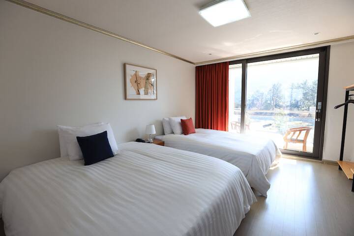 Room 7 of 38