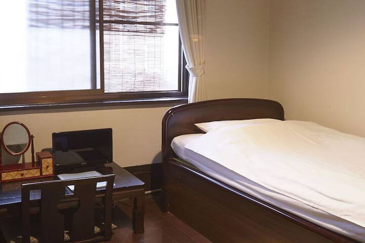 Room 13 of 39