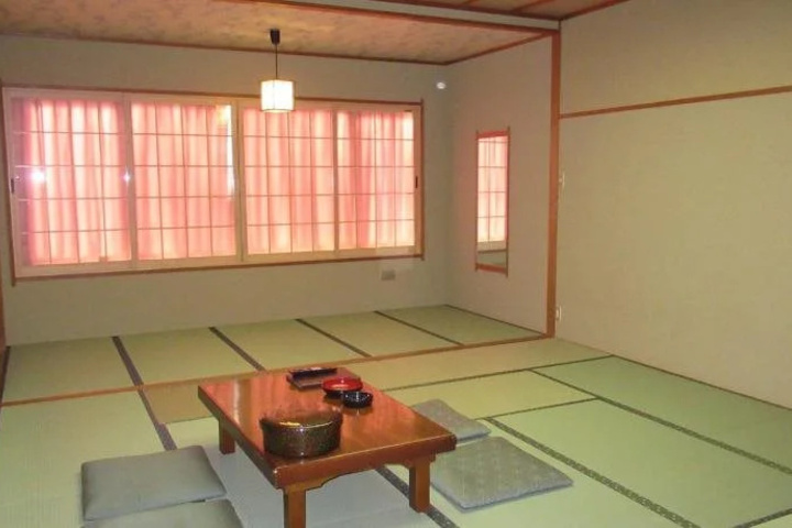 Room 9 of 25