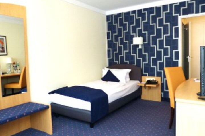Room 4 of 32