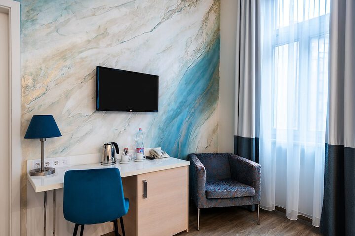 Room 18 of 80