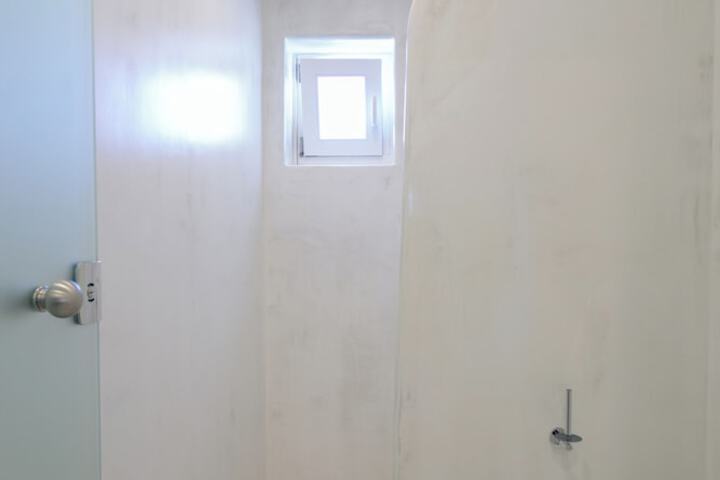 Room 65 of 83