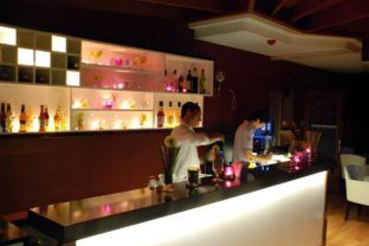 Lounge 11 of 108