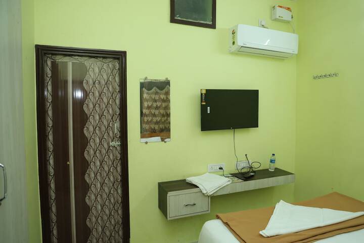 Room 6 of 38
