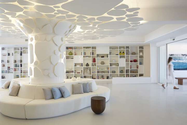 Entrance & Lobby