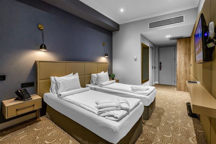 Room 28 of 173