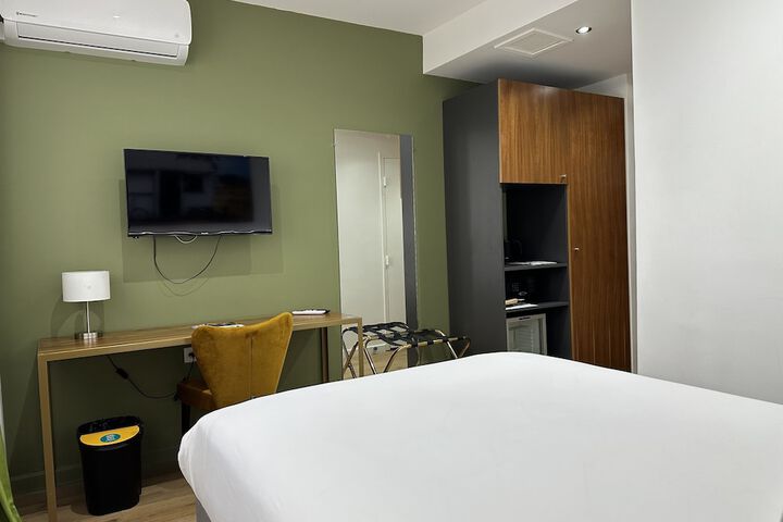 Room 5 of 38