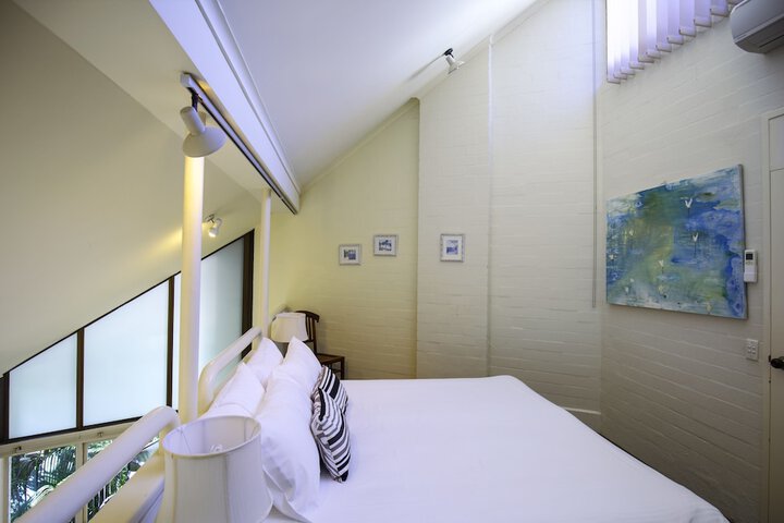 Room 18 of 109
