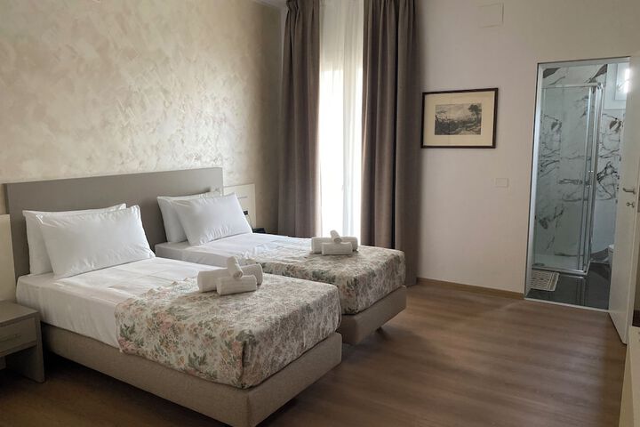 Room 5 of 20