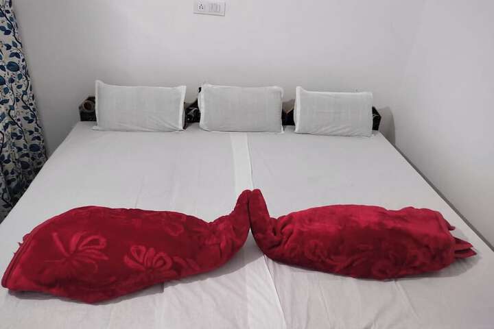 Room 4 of 17