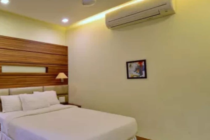Room 17 of 24