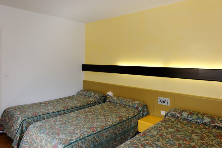 Room 4 of 34