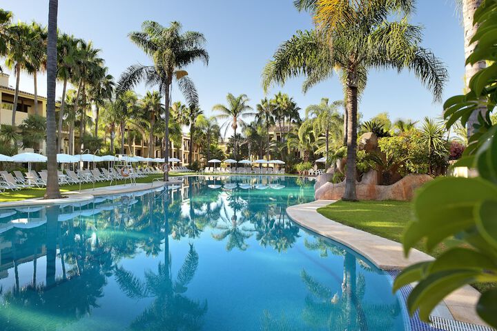 Hotel Pool