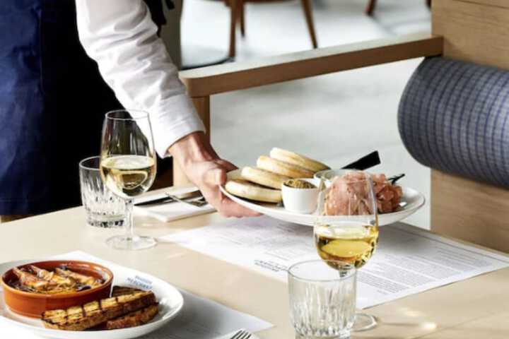 Dining 25 of 68