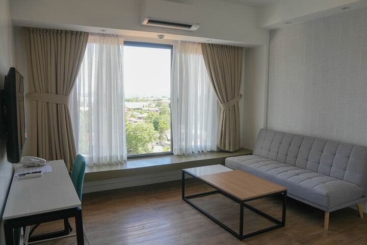 Room 9 of 18