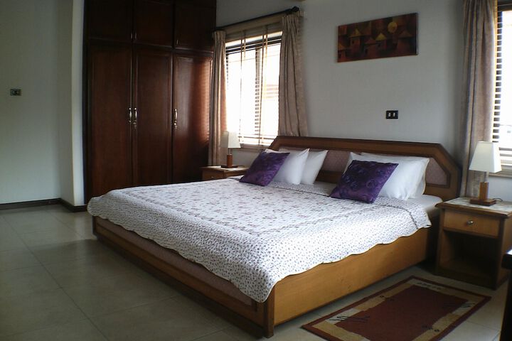 Room 5 of 32