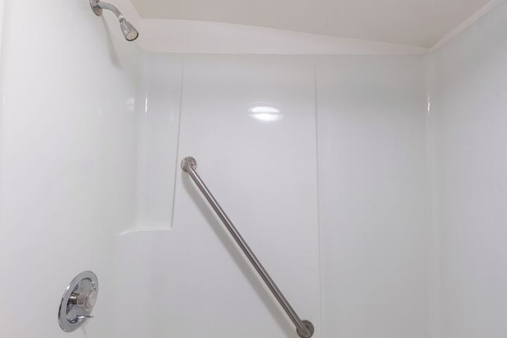 Room 120 of 173