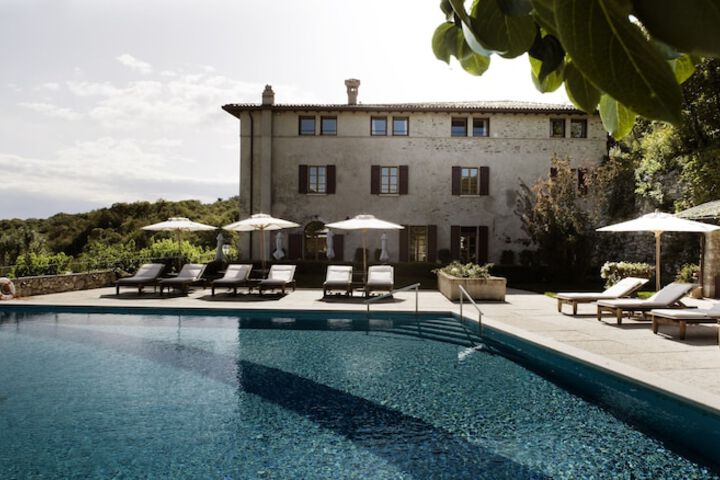 Hotel Pool