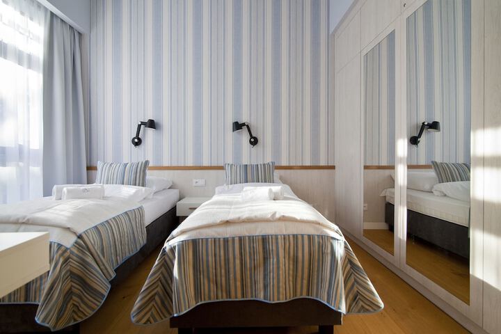 Room 22 of 272