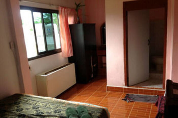 Room 6 of 18