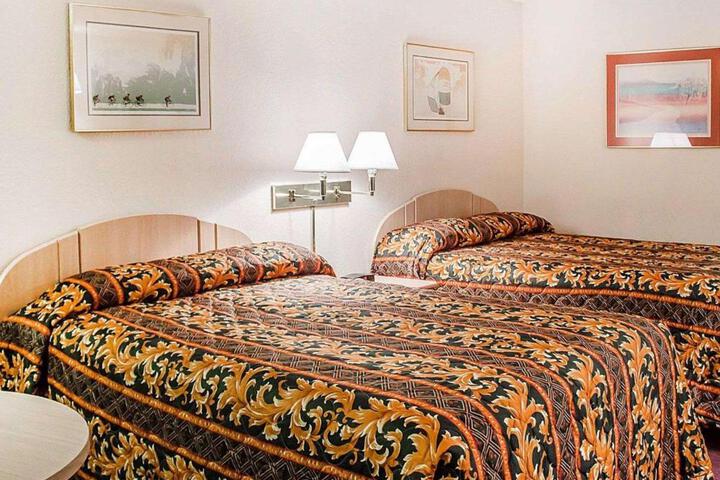 2 Double Beds (10 of 17)